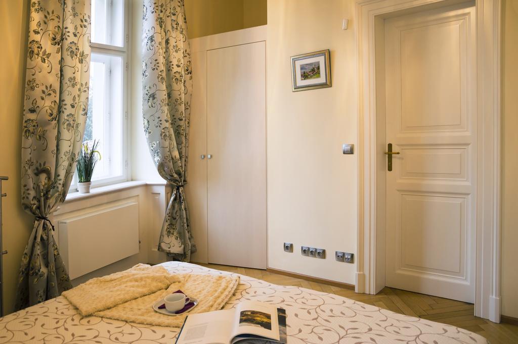Modern Apartment Vsehrdova ปราก ภายนอก รูปภาพ