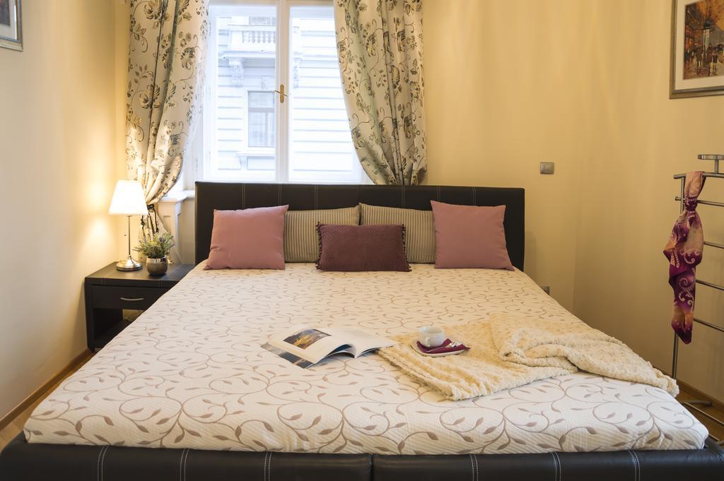 Modern Apartment Vsehrdova ปราก ภายนอก รูปภาพ