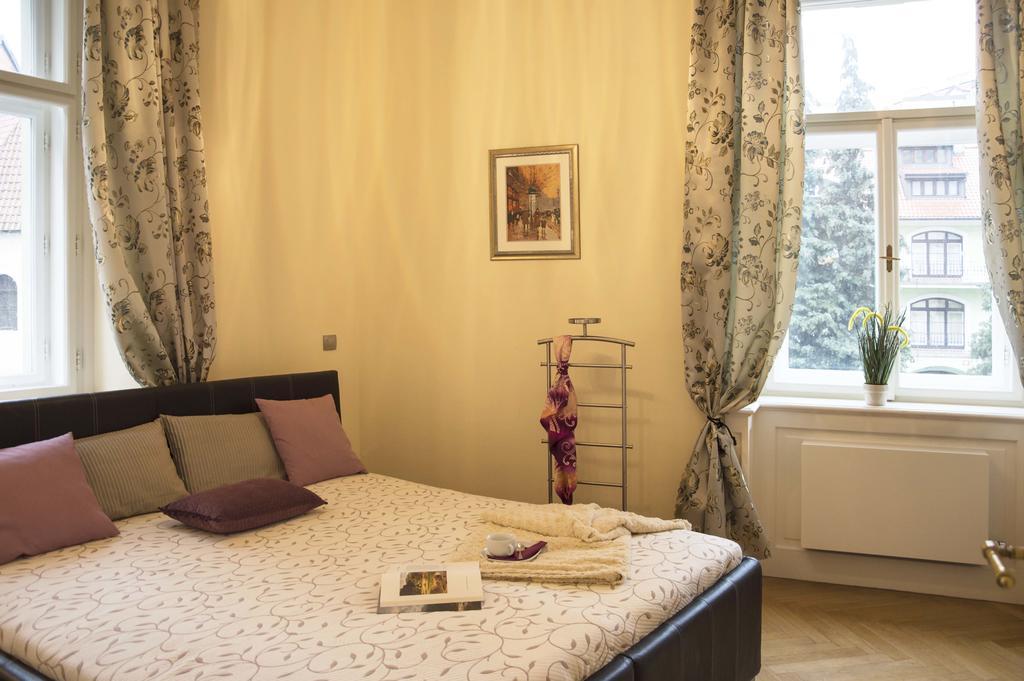 Modern Apartment Vsehrdova ปราก ภายนอก รูปภาพ