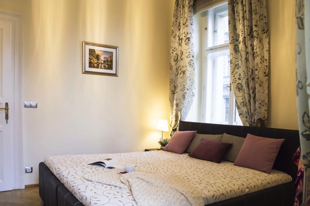 Modern Apartment Vsehrdova ปราก ภายนอก รูปภาพ