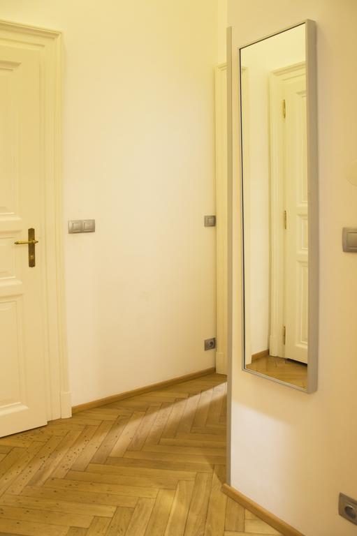 Modern Apartment Vsehrdova ปราก ภายนอก รูปภาพ